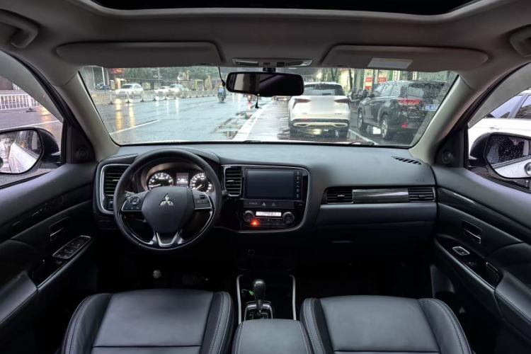 Used Mitsubishi Outlander 2019 2.0L Two-Wheel Drive Comfort Edition 5 Seats China VI Standard
