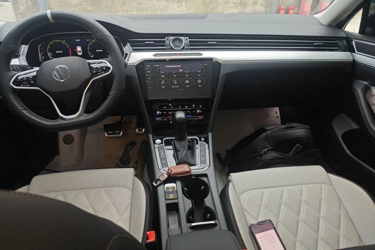 Used Volkswagen Magotan 2025 Revised Version Zhongxiang Edition 330TSI DSG Luxury Trim
