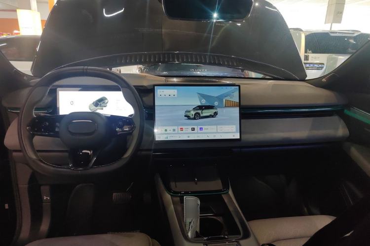 Used Lynk & Co 08 EM-P 2023 120km Long-Range Pro
