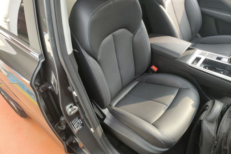 Used Roewe RX5 2023 PLUS 330TGI Automatic Trendsetting Smart Edition
