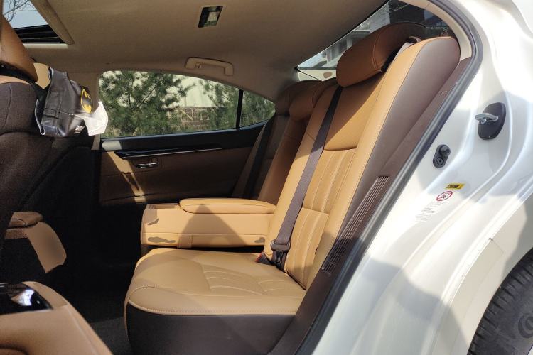 Used Lexus ES 2017 300h Mark Levinson Comfort Edition