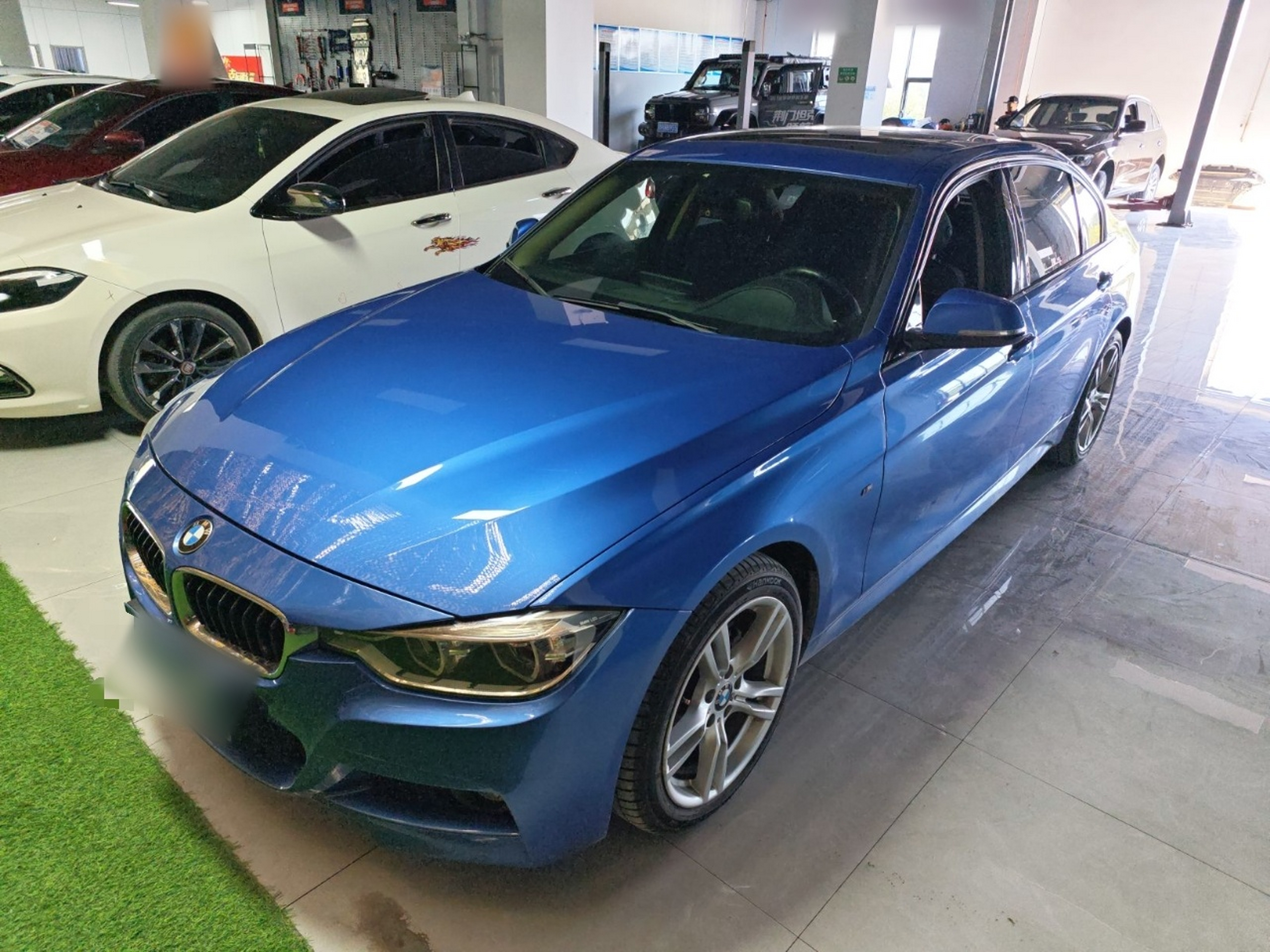 Под передней частью автомобиля