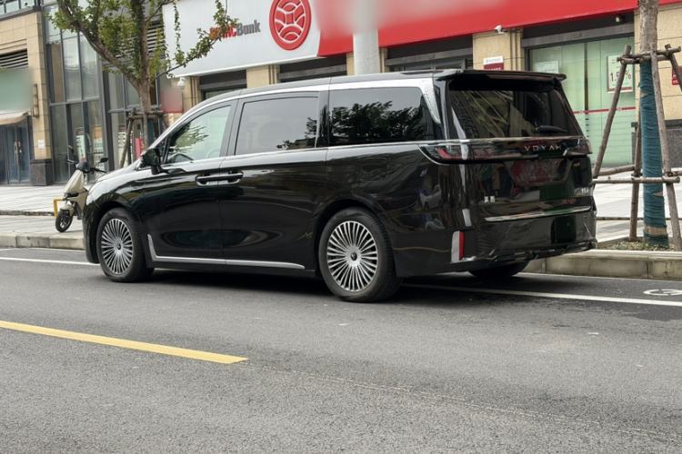 Used VOYAH Dream 2025 PHEV Four-Wheel-Drive Flagship Kunpeng Edition
