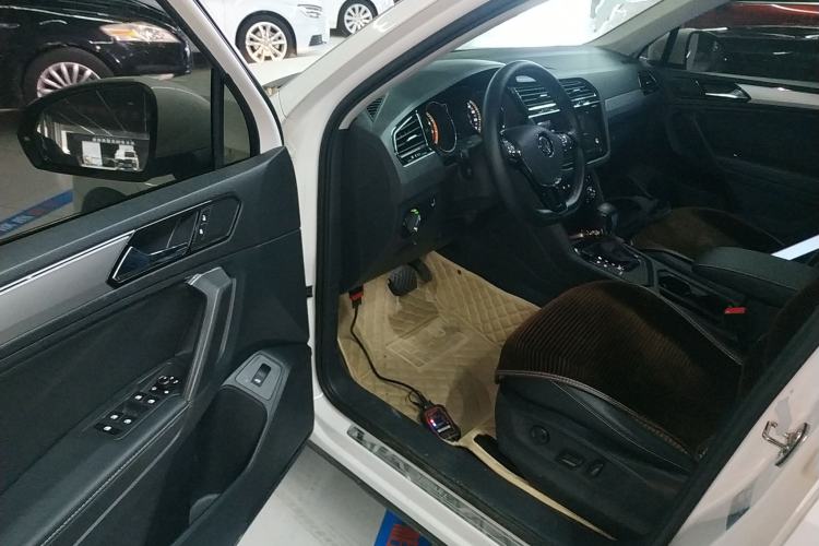Used Volkswagen Tiguan L 2019 Revised 330TSI Automatic Two-Wheel Drive Smart & Luxury Edition China VI Standard

