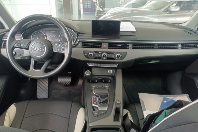 Used Audi A4L 2017 40 TFSI Ambition Edition
