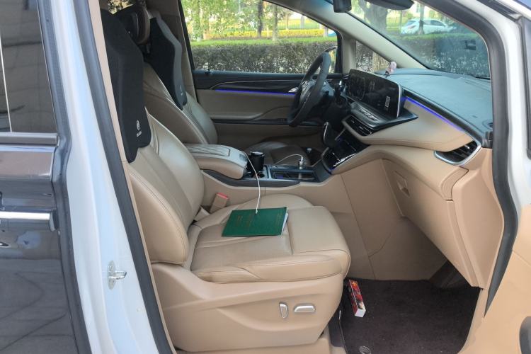 Used Buick GL8 2020 ES Land Cruiser 653T Luxury Model
