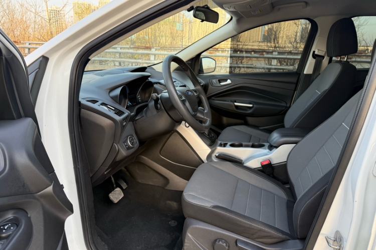 Used Ford Kuga 2015 1.5L GTDi Two-Wheel-Drive Comfort Model
