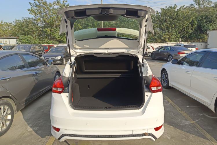 Used Ford Focus 2017 Hatchback EcoBoost 125 Automatic - Ultra-Powerful Style Edition with Smart Drive Features