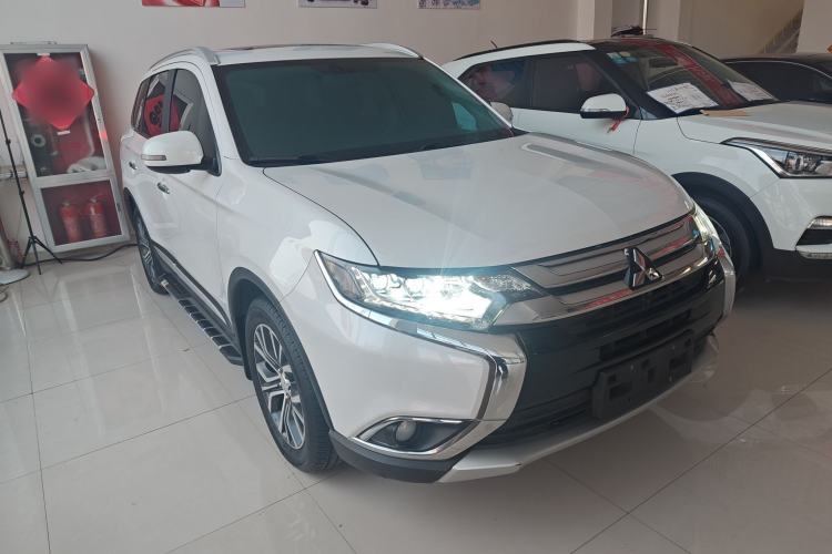 Used Mitsubishi Outlander 2018 2.4L 4x4 Luxury Edition 7-Seater
