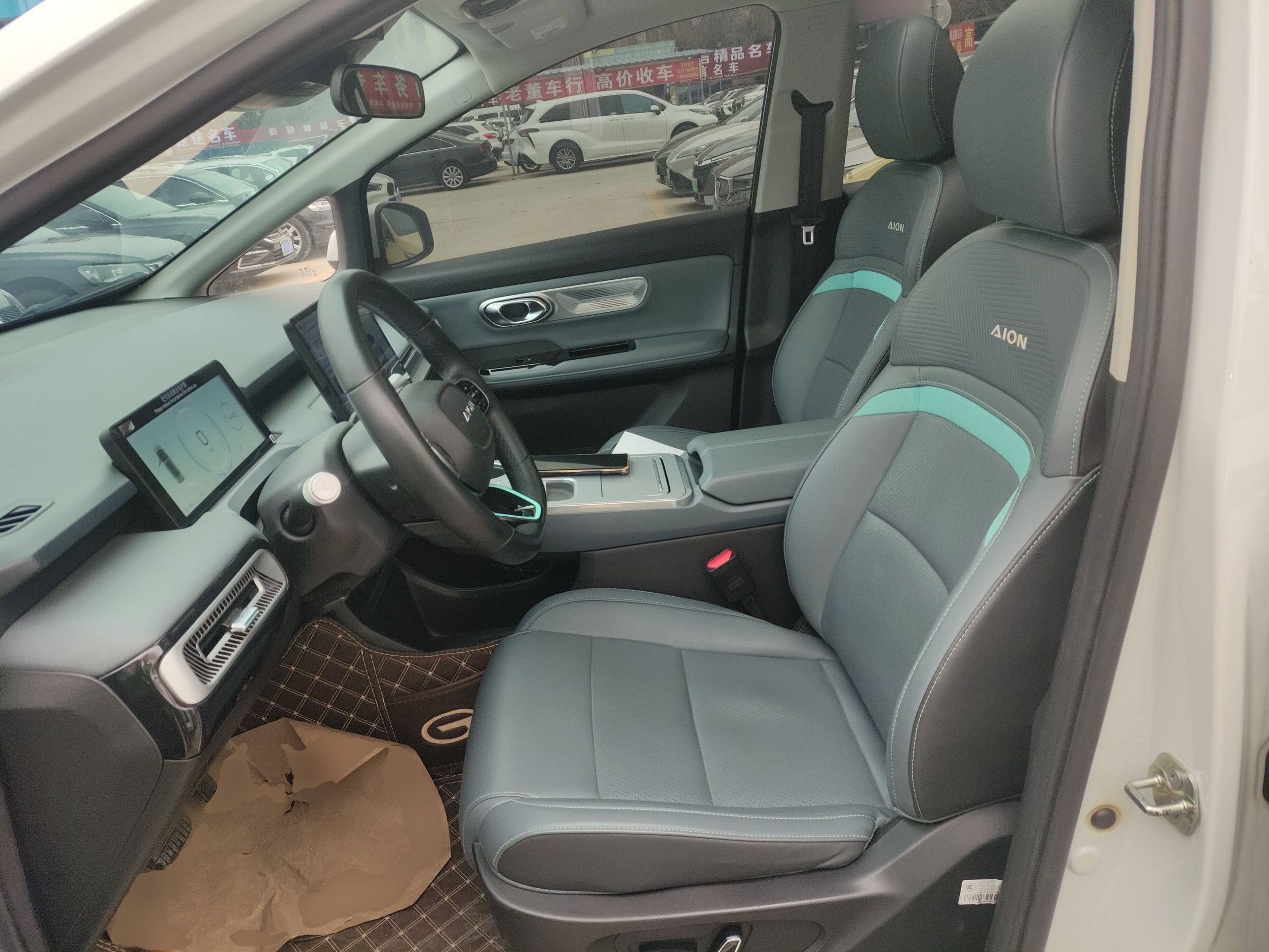 Переднее сиденье в автомобиле