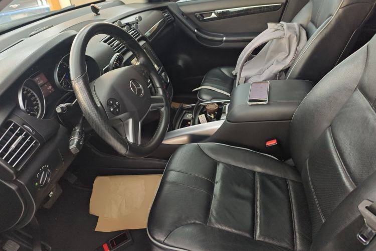 Used Mercedes-Benz R-Class 2017 R 320 4MATIC Business Edition Prestige Model
