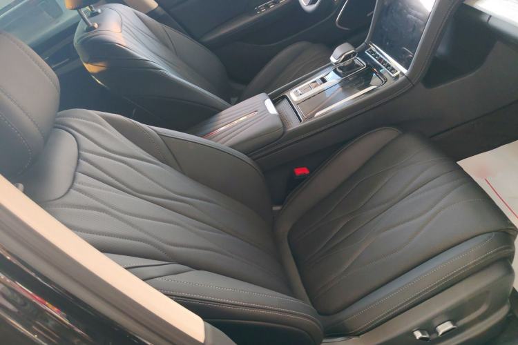 Used Hongqi H5 2025 2.0T Automatic Flagship 500 000-Vehicle Commemorative Edition
