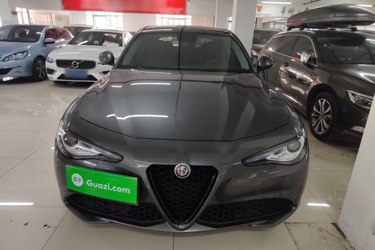 Used Alfa Romeo Giulia 2017 2.0T 280HP Luxury Edition
