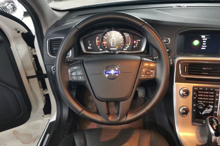 Used Volvo V60 2017 T4 Smart Edition China V Standard
