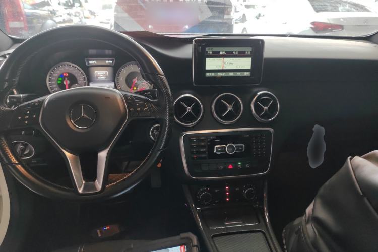 Used Mercedes-Benz A-Class (Import) 2015 A 200 Fashion Model
