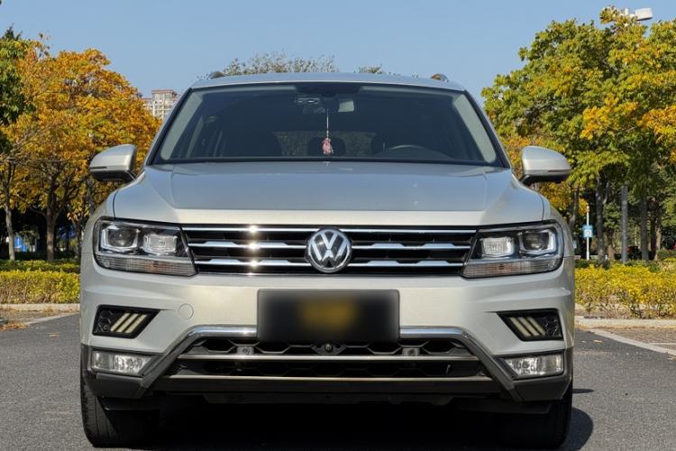 Used Volkswagen Tiguan L 2019 330TSI Automatic Two-Wheel Drive Panoramic Comfort Edition China VI Standard
