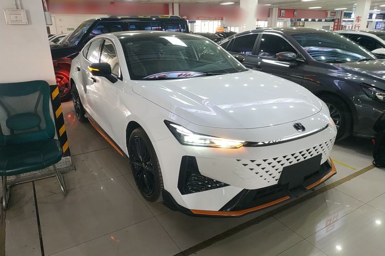 Used Changan UNI-V 2025 1.5T 500Bar Prestige Sporty Version