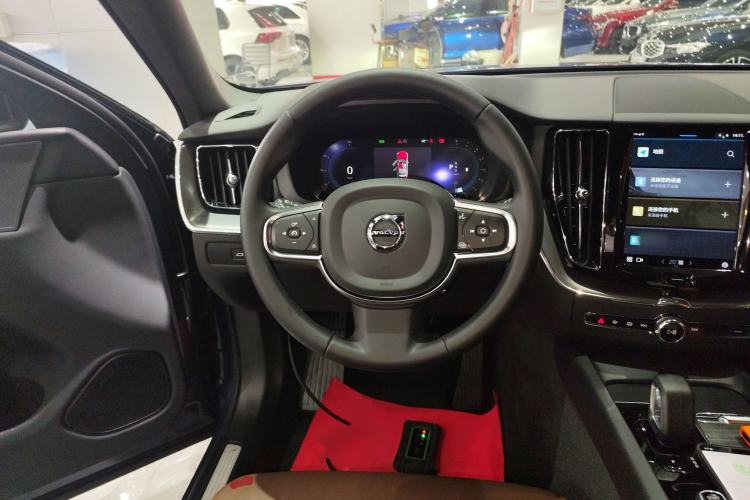 Used Volvo XC60 2023 B5 4x4 Smart Luxury Edition