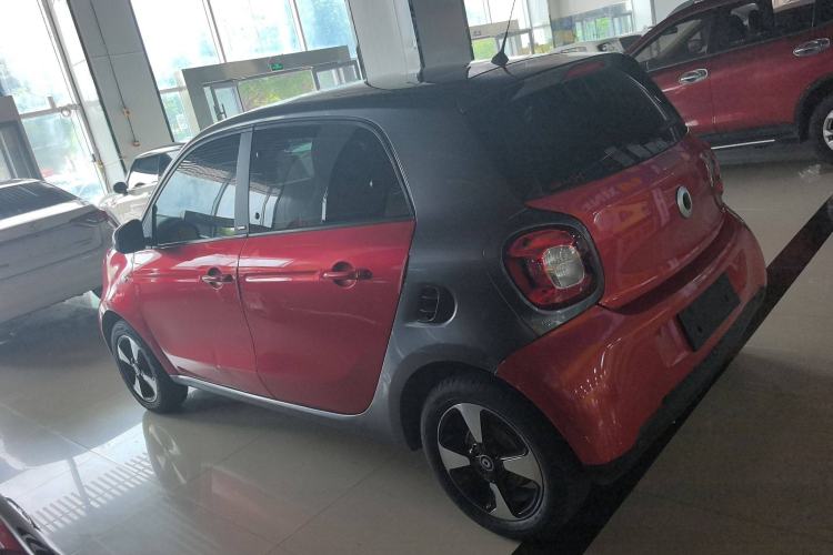 Used  forfour 2016 1.0L 52 kW Passion Edition
