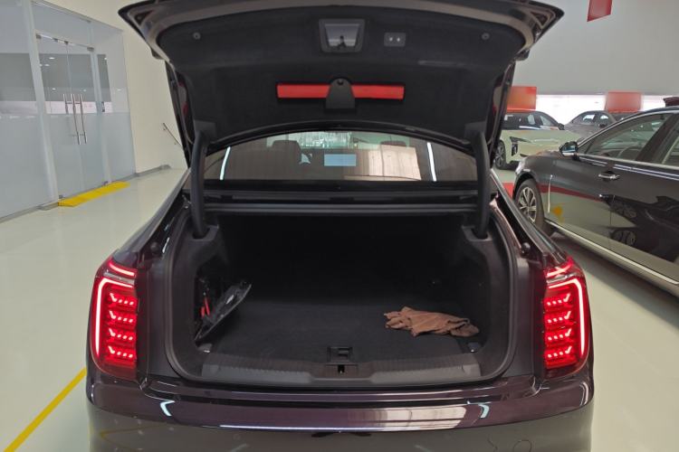 Used Hongqi H9 2025 Model Facelifted 2.0T Two-Wheel Drive Flag-Style Luxury Business Edition, 5 Seats