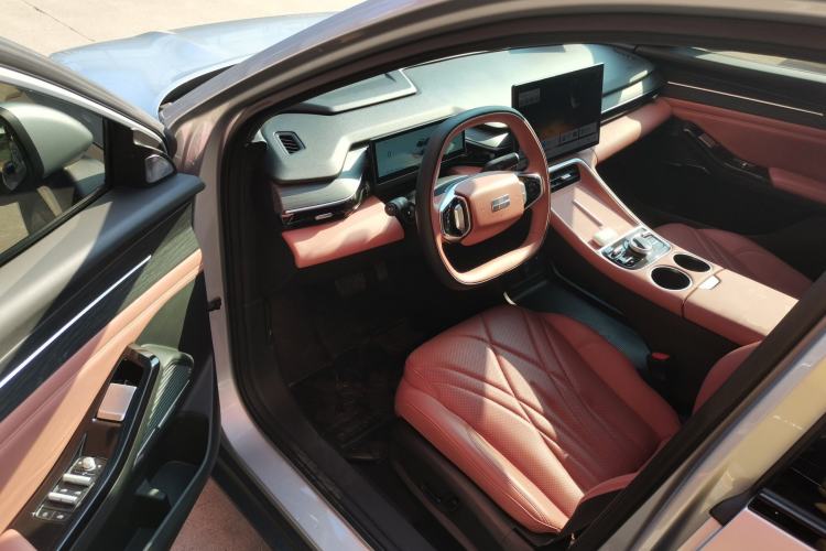 Used  L6 2025 EM-i 140km Starship Edition
