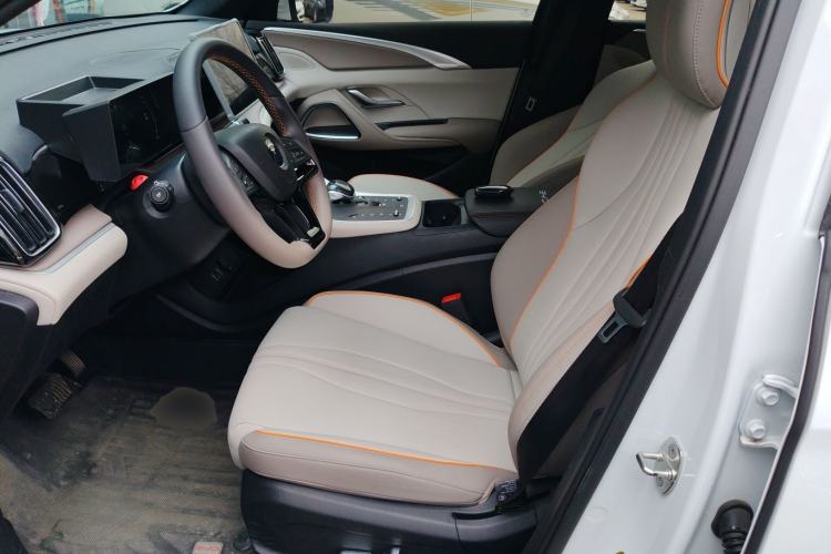 Used BYD Song Pro New Energy 2024 HONOR Edition DM-i 71KM Navigation Model
