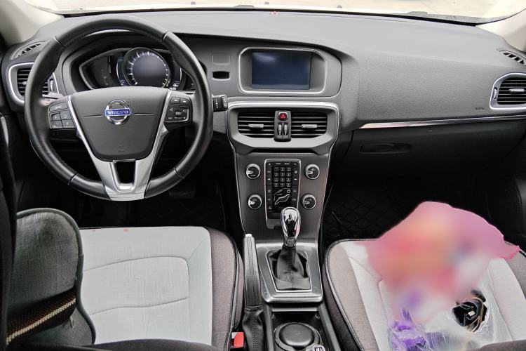 Used Volvo V40 2016 T3 Zhiyi Edition