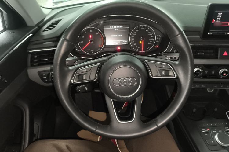 Used Audi A4L 2017 Plus 40 TFSI Ambition Model
