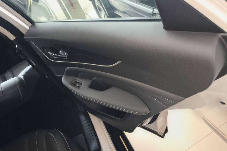 Used Venucia V 2021 260T Idol Edition
