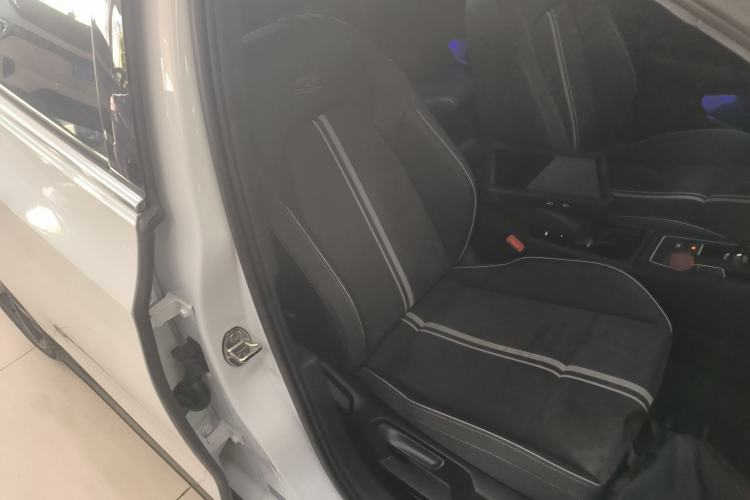 Used Volkswagen Golf 2023 Facelift 280TSI DSG R-Line Lite
