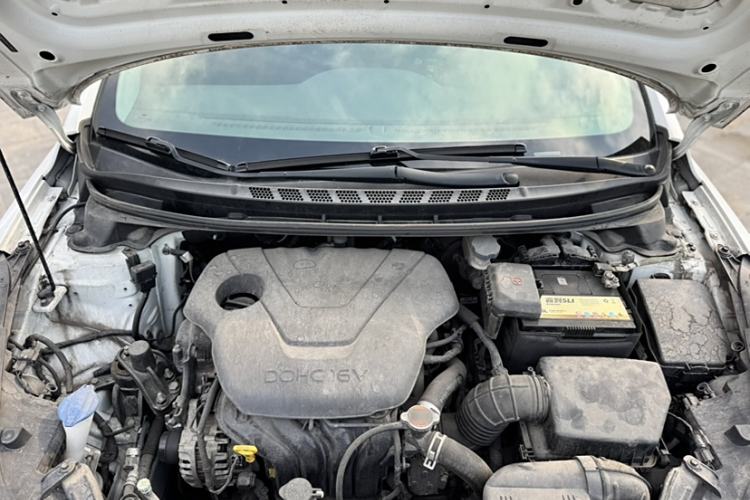 Used Hyundai Elantra 2016 1.6L Automatic Smart Version
