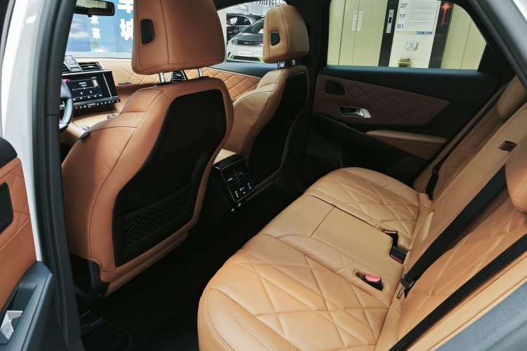 Used  7 2018 45THP Rivoli Prestige Edition
