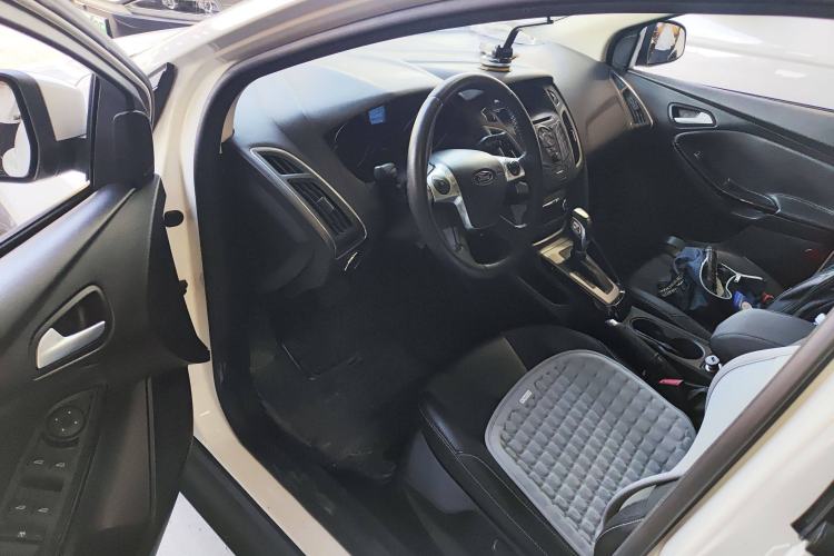 Used Ford Focus 2012 Sedan 1.6L Automatic Fashion Edition