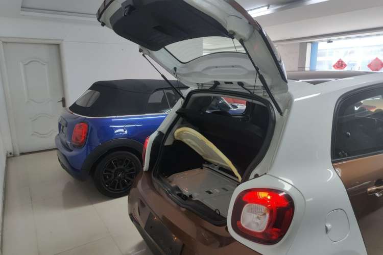 Used  forfour 2016 1.0L 52 kW Passion Edition
