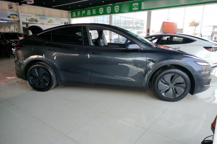 Used Tesla Model Y 2025 Rear-Wheel-Drive Version