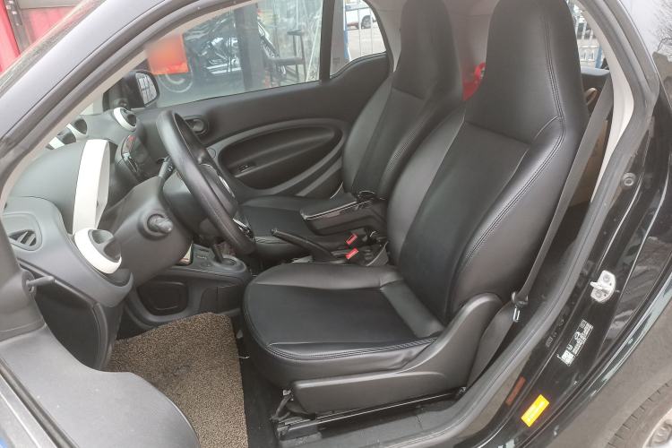 Used smart fortwo 2015 1.0L 52 kW hardtop Dynamic version
