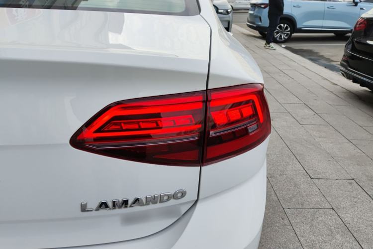 Used Volkswagen Lamando 2019 230TSI DSG Fashion Edition China VI
