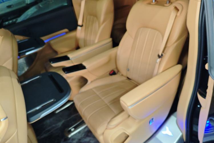 Used VOYAH Dream 2025 PHEV Four-Wheel Drive Prestige Kunpeng Edition
