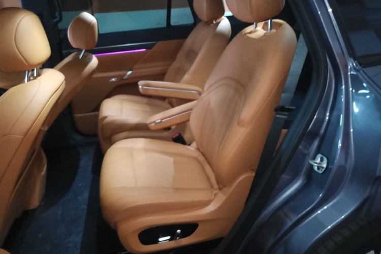 Used Dongfeng eπ eπ008 
