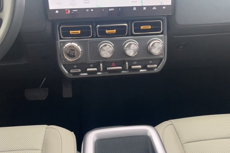 Used  V23 2025 501 Four-Wheel Drive Advanced Version
