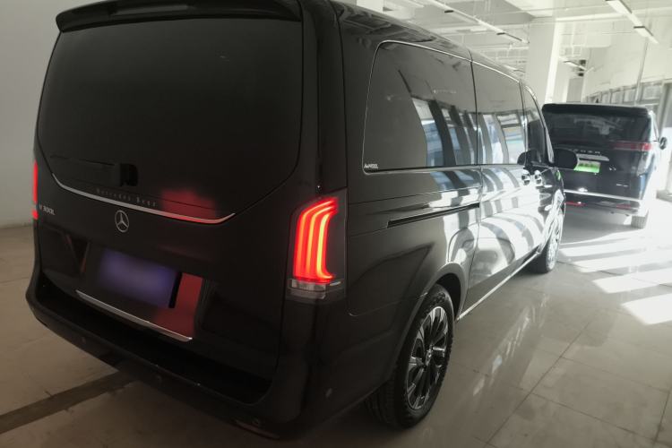 Used Mercedes-Benz V-Class 2024 V 300 Pilot Edition
