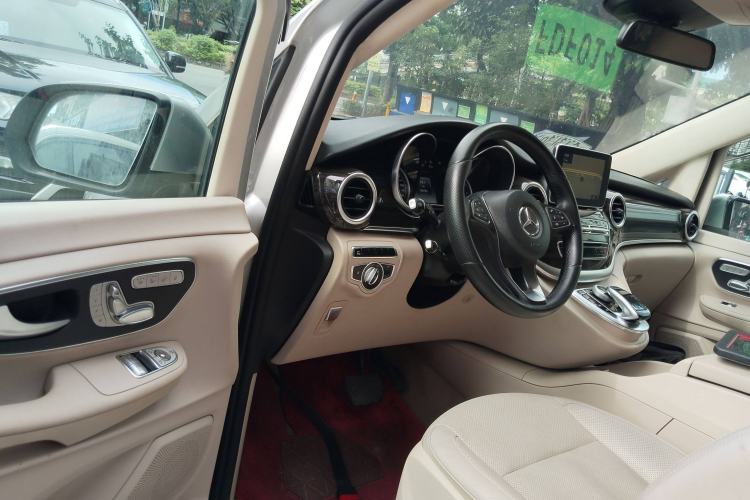 Used Mercedes-Benz V-Class 2017 V 260 Avantgarde Edition
