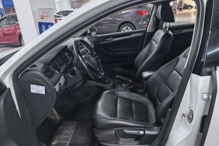 Used Volkswagen Sagitar 2017 180TSI Automatic Luxury Edition
