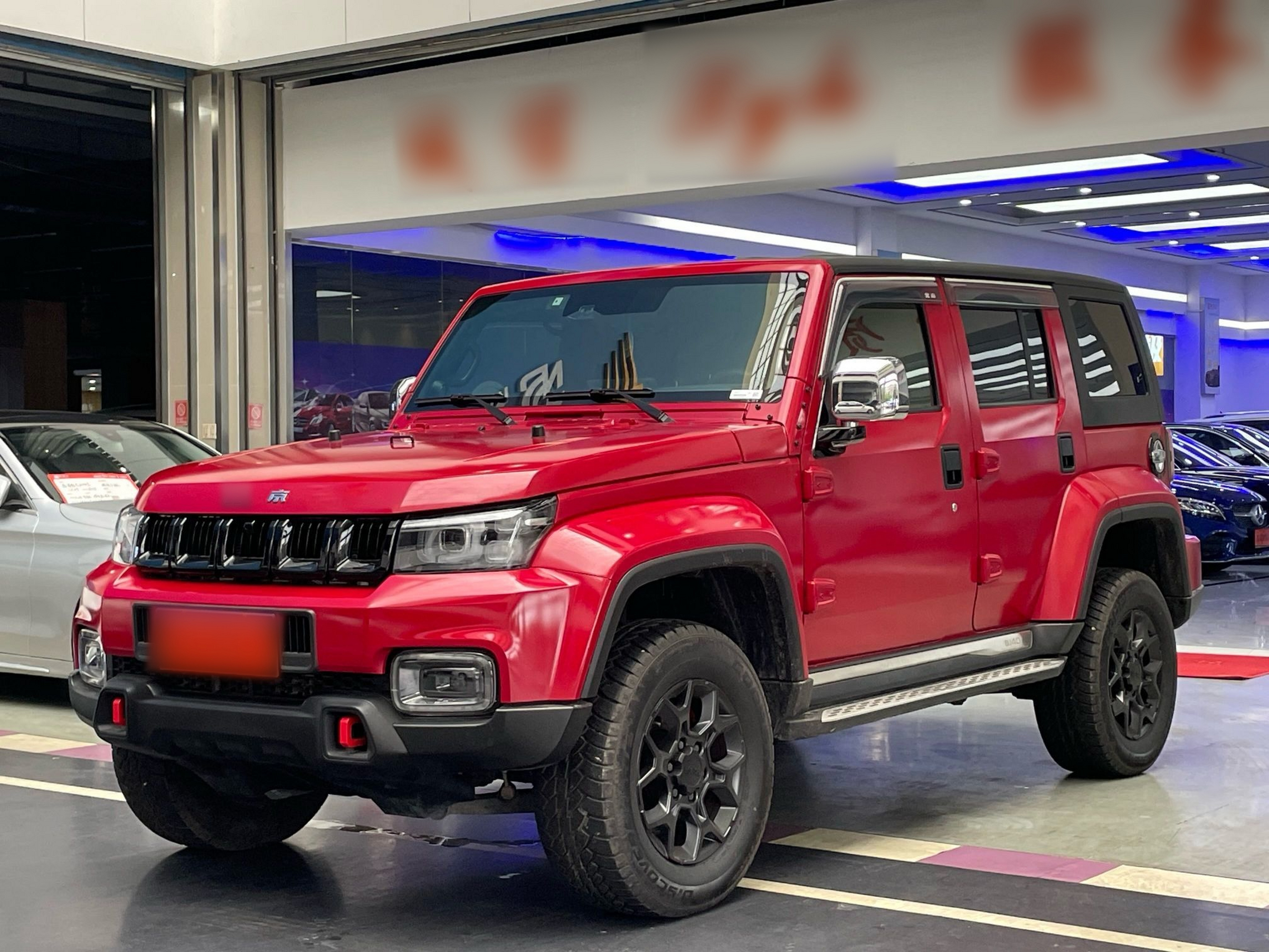 تحت مقدمة السيارة