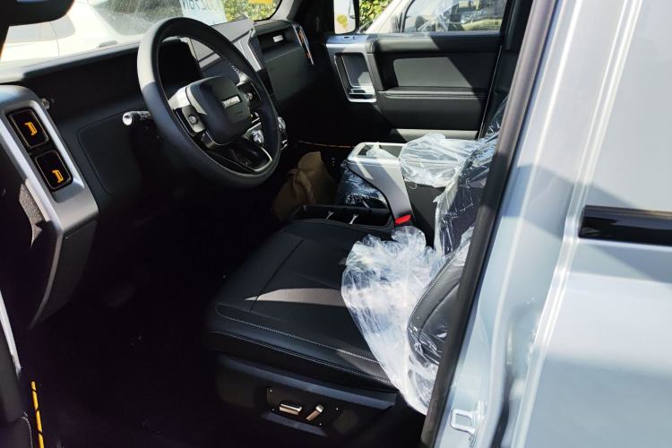 Used  V23 2025 401 Two-Wheel Drive Advanced Edition
