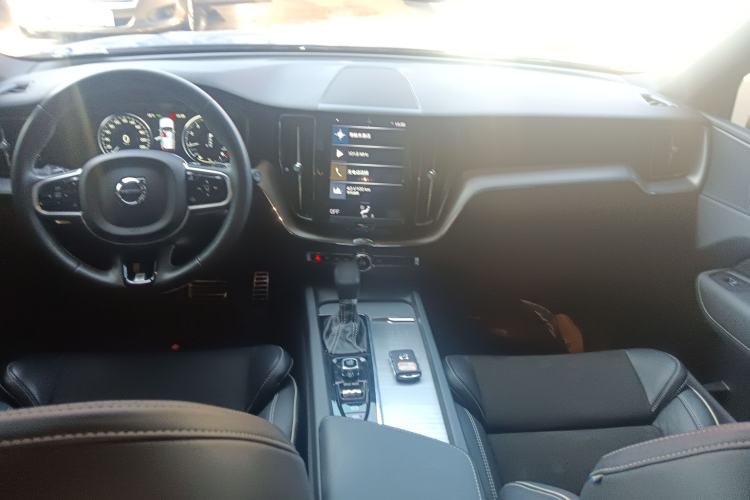 Used Volvo XC60 2018 T5 4x4 Smart & Sporty Edition
