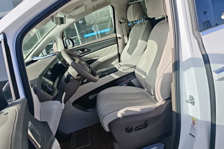 Used Denza D9 2022 DM-i 970 Four-Wheel Drive Prestige Model
