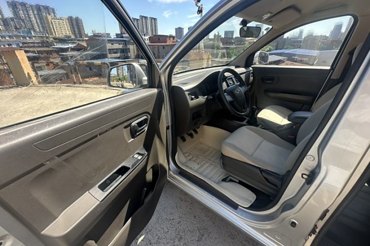 Used Wuling Rongguang V 2016 1.5L Standard Version
