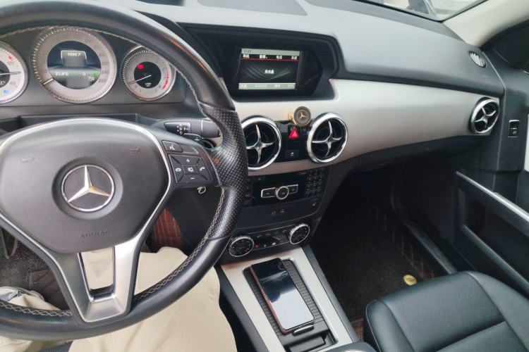 Used Mercedes-Benz GLK-Class 2013 GLK 300 4MATIC Dynamic Sunroof Model