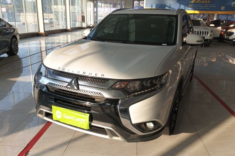 Used Mitsubishi Outlander 2019 2.4L 4x4 Zhi Xiang Edition 5 Seats China VI Standard